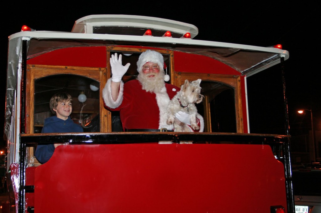 Santa arrives at Roswell's Historic Town Square in a fire truck