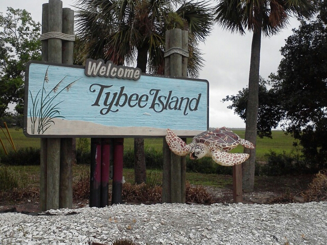 Christmas Eve dining Tybee Island - Christmas eve restaurant Tybee Island - Savannah holiday guide for senior citizens